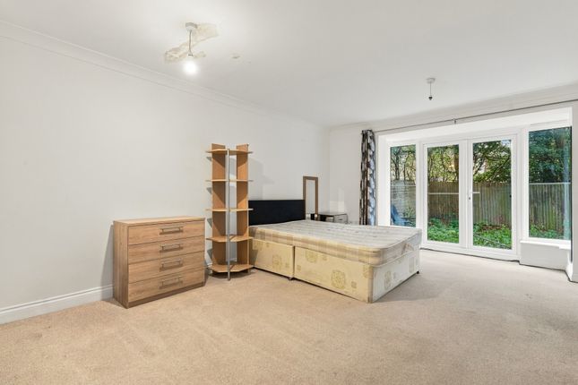 Cavell Court, BISHOP'S STORTFORD photo 2