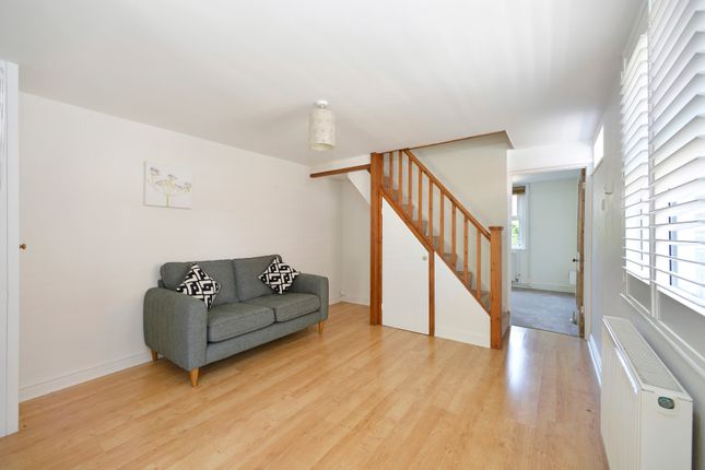 32, Yew Tree Road, Godalming photo 4