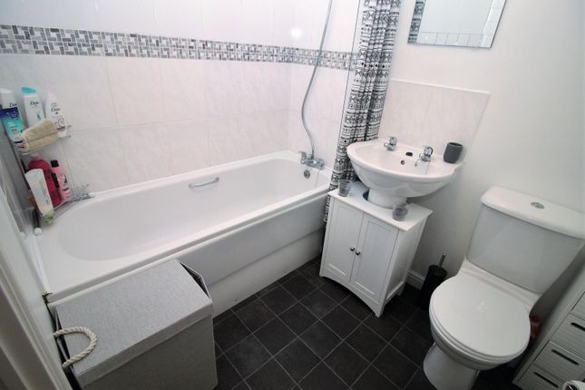 17, Greatham Avenue, Stockton-On-Tees photo 3