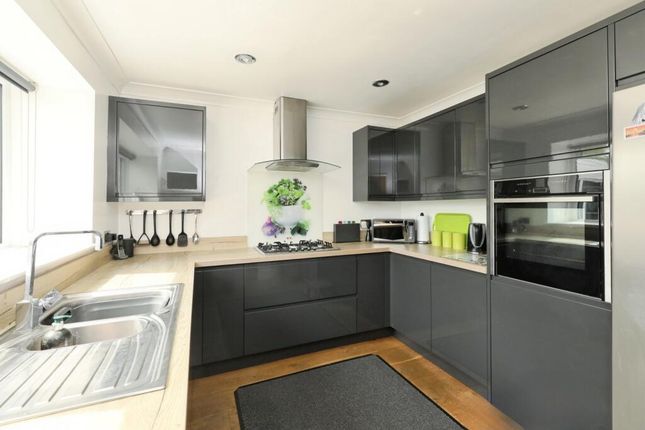94, Swinston Hill Road, Sheffield photo 4