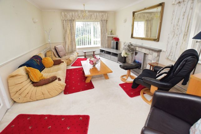 7, Doriam Close, Exeter photo 2
