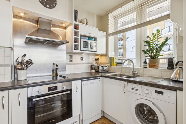Flat for sale in Dolphin House, Smugglers Way