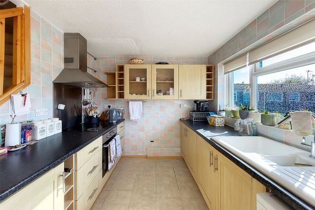 8, Cherry Croft, Littlehampton photo 4