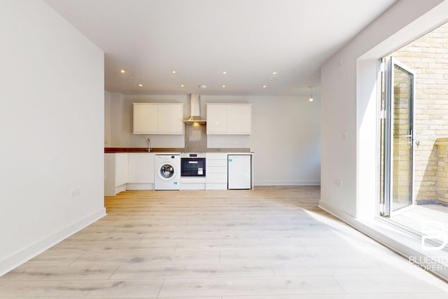 Thumbnail Flat to rent in Temple Road, Croydon