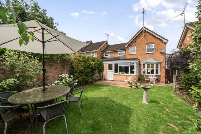 12, Trenthams Close, Reading photo 2