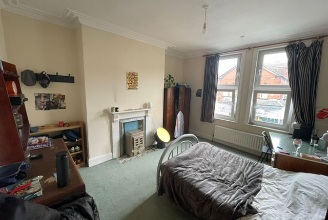 Brudenell Road Hyde Park, Leeds photo 4