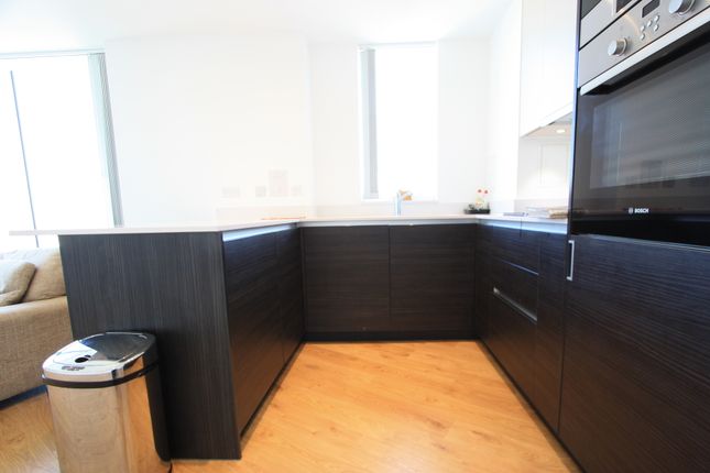 Thumbnail Flat to rent in The Pinnacle, Croydon