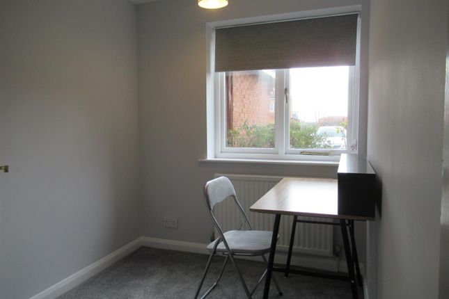 Flat to rent in Cricketers Close, Garforth, Leeds