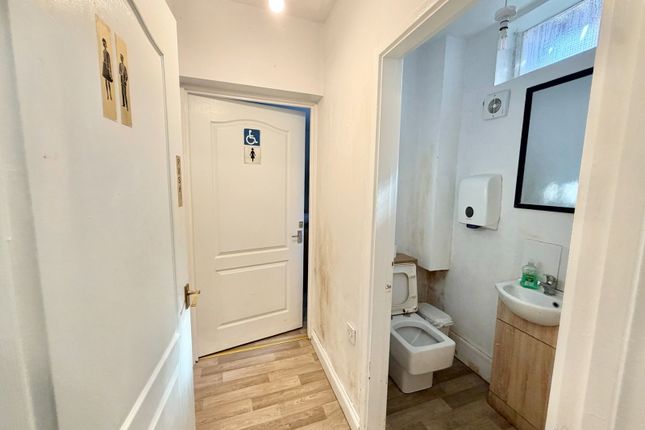20, Woodgate, Leicester photo 5