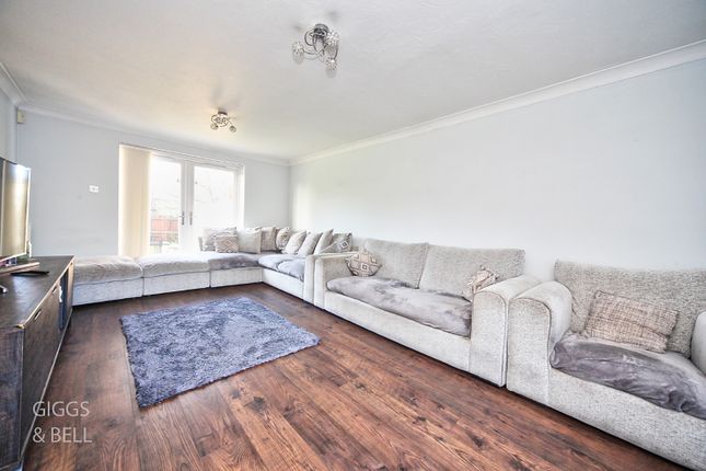 5, Greenside Park, Luton photo 4