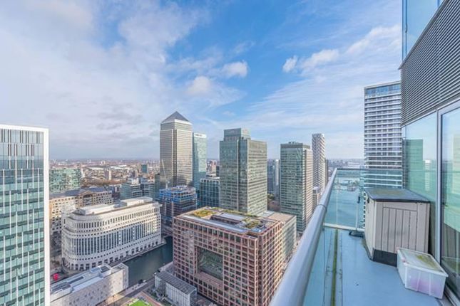 Flat for sale in The Landmark East Tower, 24 Marsh Wall, Canary Wharf, London