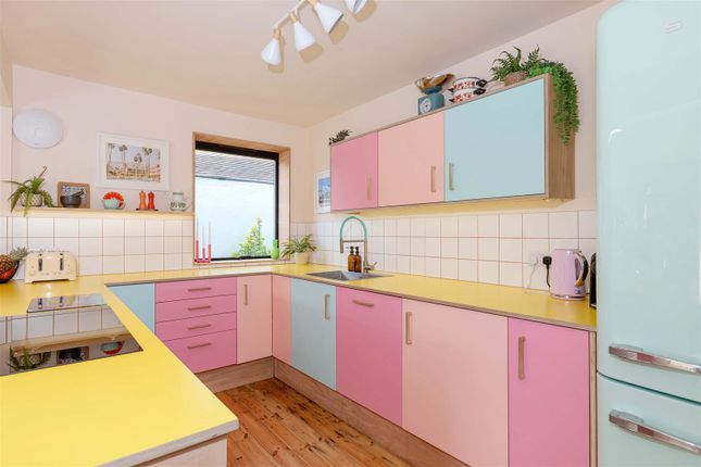 4, Lansdowne Close, Worthing photo 3
