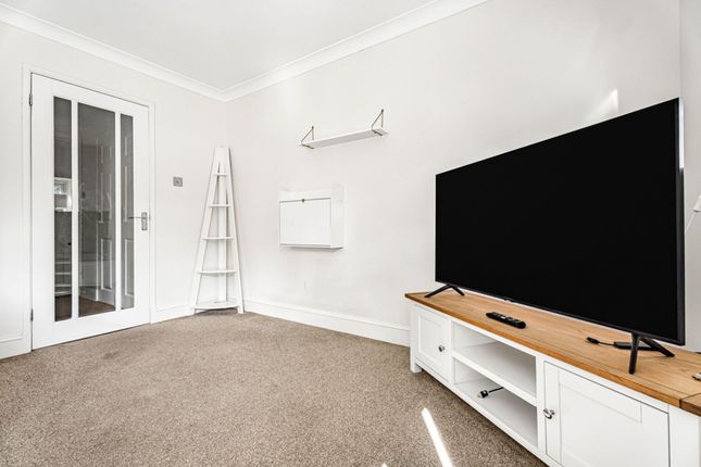 20, Westall Close, HERTFORD photo 4