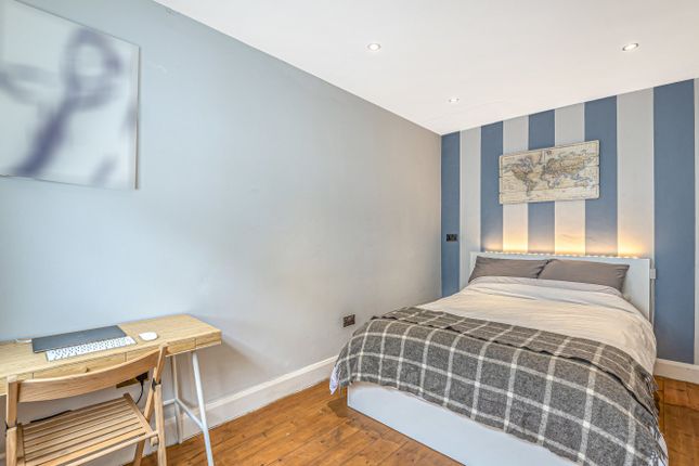 Flat 4, 82a, Holloway Road, London photo 3