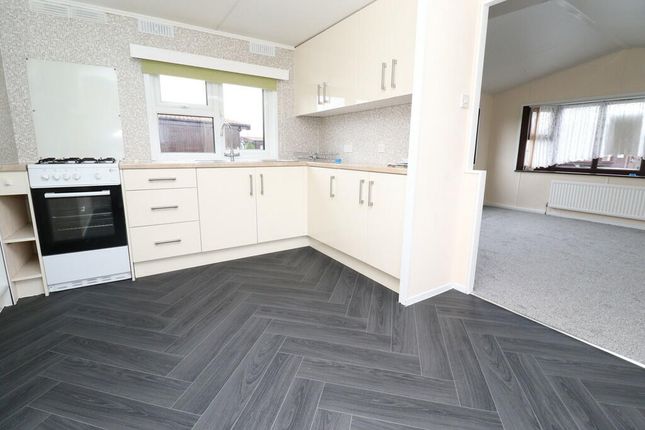 Mobile/park home for sale in Torksey Lock, Lincoln