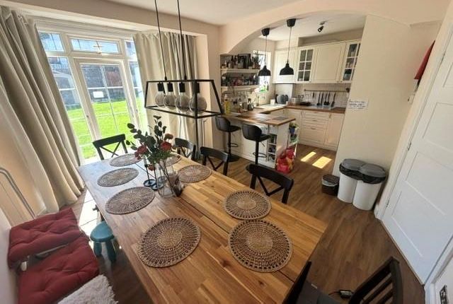 14, Fernside Avenue, Mill Hill photo 3