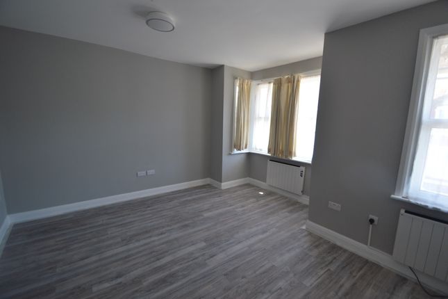 Flat 2,  24 Aberdeen Road, Harrow photo 5