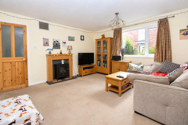 4, Honey Close, Norwich photo 3