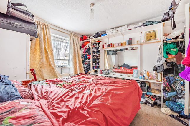 Flat for sale in High Road, London