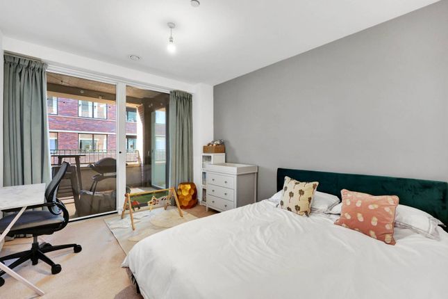 Thumbnail Flat for sale in Whitemantle Court, Hackney Wick, London