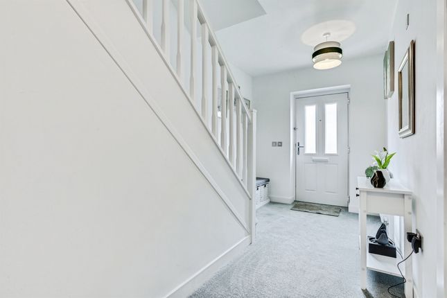 61, Sanderson Way, Wakefield photo 4