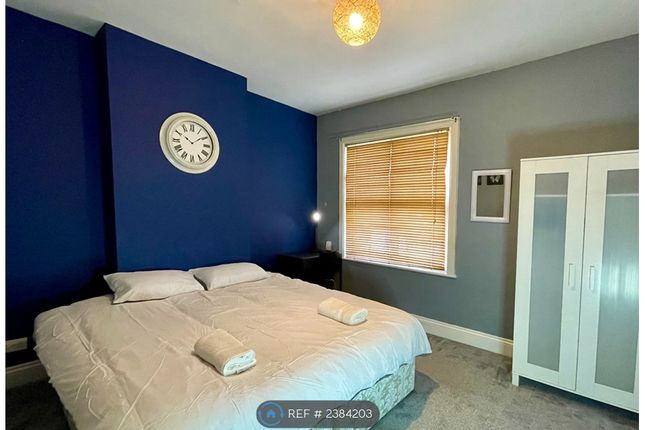 Room 1: Super King Sized Bedroom