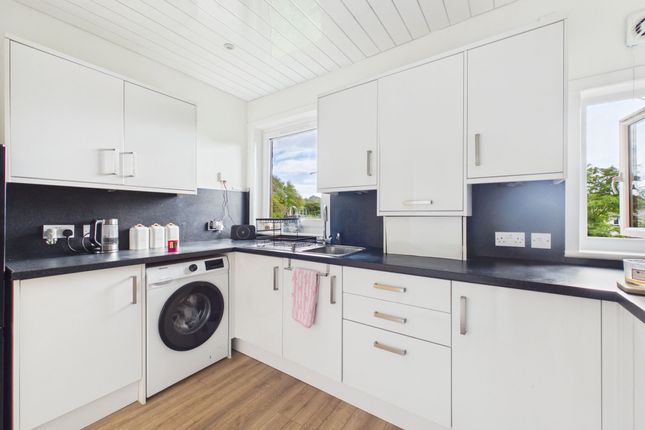 48 Newton Avenue, Glasgow photo 4