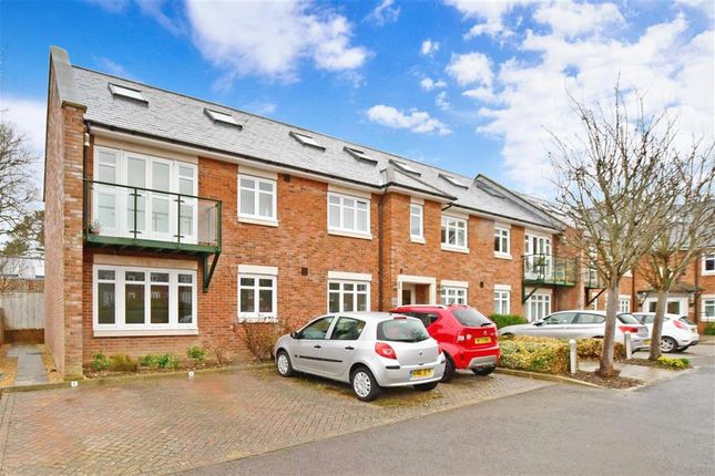 Thumbnail Flat for sale in Broyle Road, Chichester, West Sussex