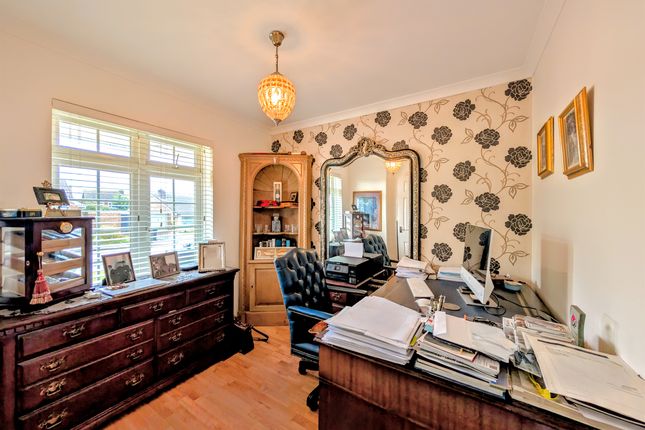 5, Tamar Avenue, Worthing photo 4