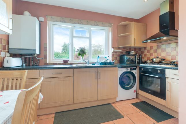 22A, Rose Avenue, Morden photo 2