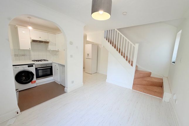 32, Cedar Wood Drive, Watford photo 4