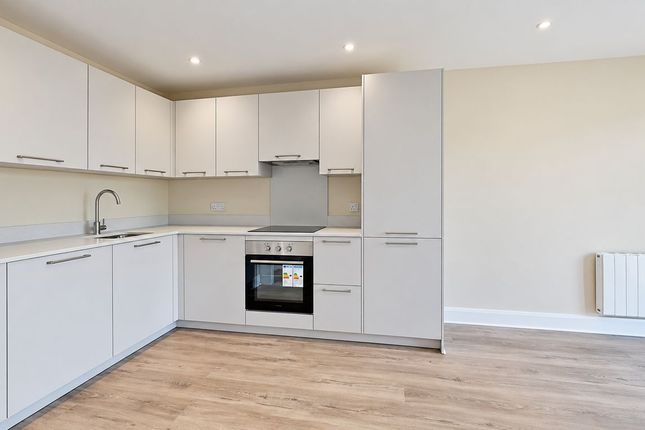 Flat 2, 159 Turners Hill, Cheshunt photo 3
