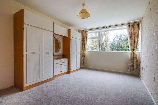 Flat for sale in Garrick Close, Coventry