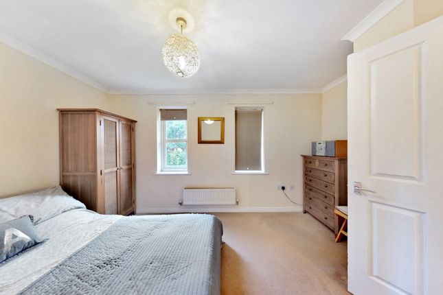 Flat for sale in Glandford Way, Romford
