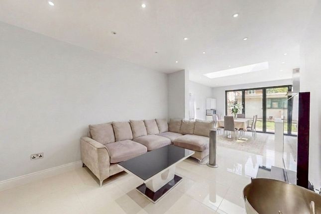 110 Burnley Road, London photo 4
