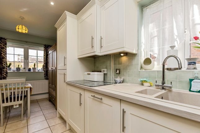 6, Maddox Drive, Crawley photo 3