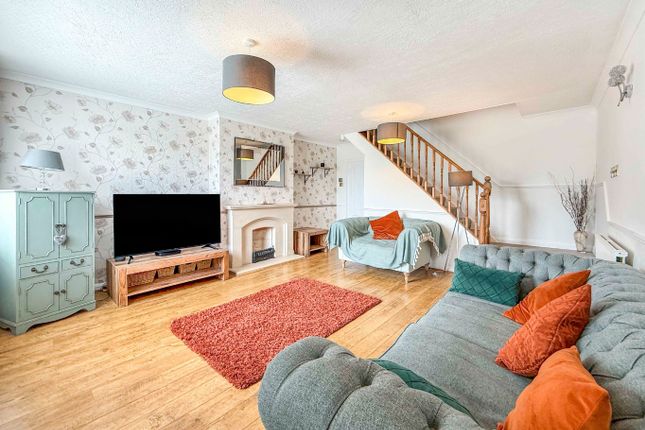 21 School Lane, Yateley, Hampshire photo 3