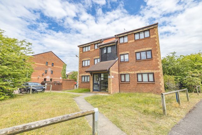 Thumbnail Flat for sale in Hawthorne Crescent, West Drayton