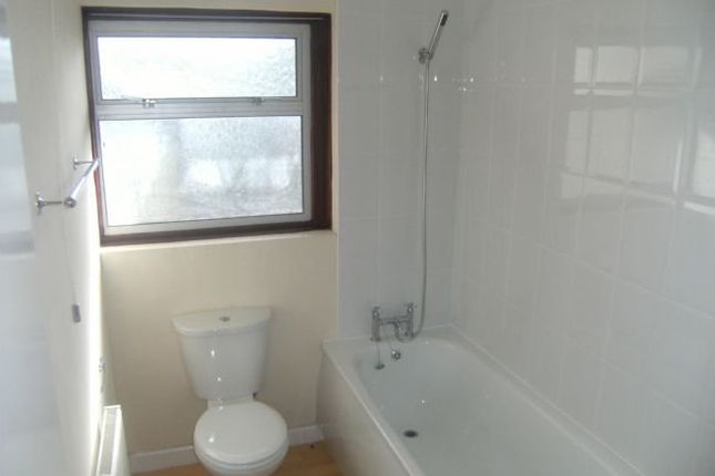 1, Centrecourt Close, Worthing photo 4
