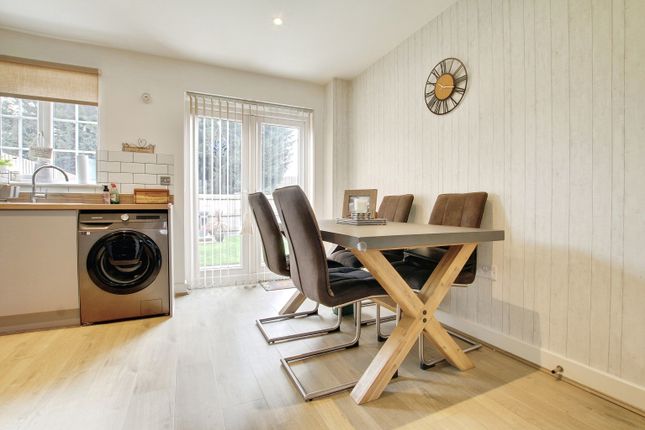 3, Sea Mark Drive, Sutton photo 4