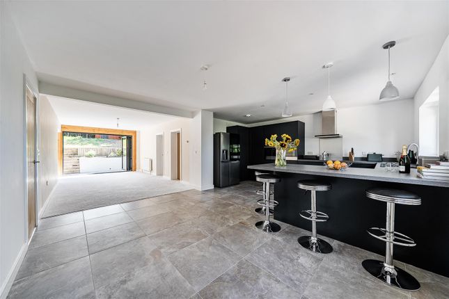 Oakrise, 14 Scotlands Close, Haslemere photo 2