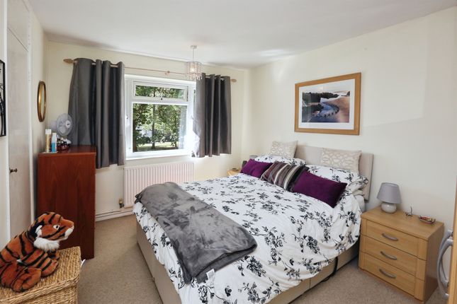22, Priestwood Close, Southampton photo 4
