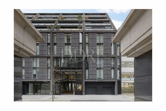 Flat for sale in Burlington Gate, London