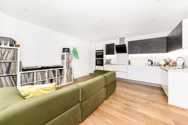 Flat to rent in Crystal Palace Road, East Dulwich, London