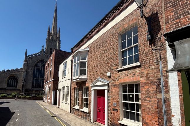 Studio house on 3-5, Eastgate, Louth, £175,000