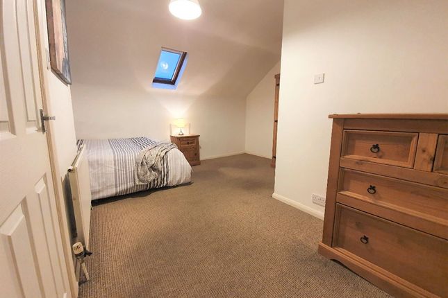 Room 6, 16 Semilong Road, Northampton photo 2