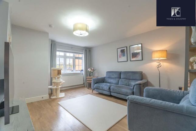 10, Lion Mews, Kirkintilloch photo 3