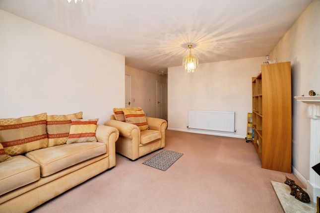 42, The Twitchell, Nottinghamshire photo 4