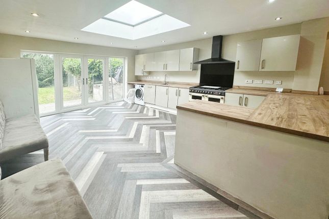 7, Duck Lane, Bilbrook, Codsall photo 2