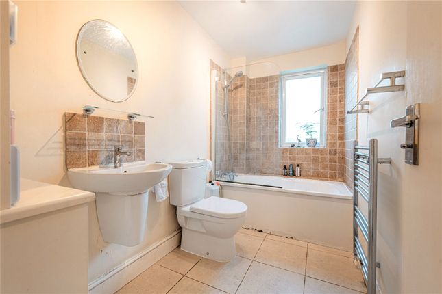Flat for sale in Orchard Close, London